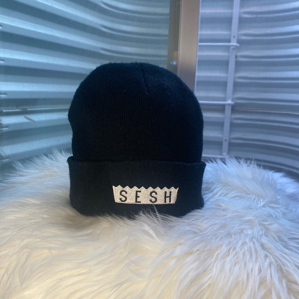 SESH Beanie Unisex BONES TeamSESH Artist Beanie